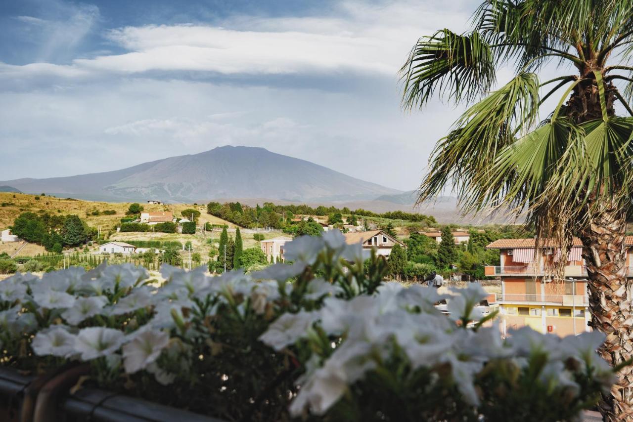 Caffetteria Luca Suite & Rooms บรอนเต ภายนอก รูปภาพ