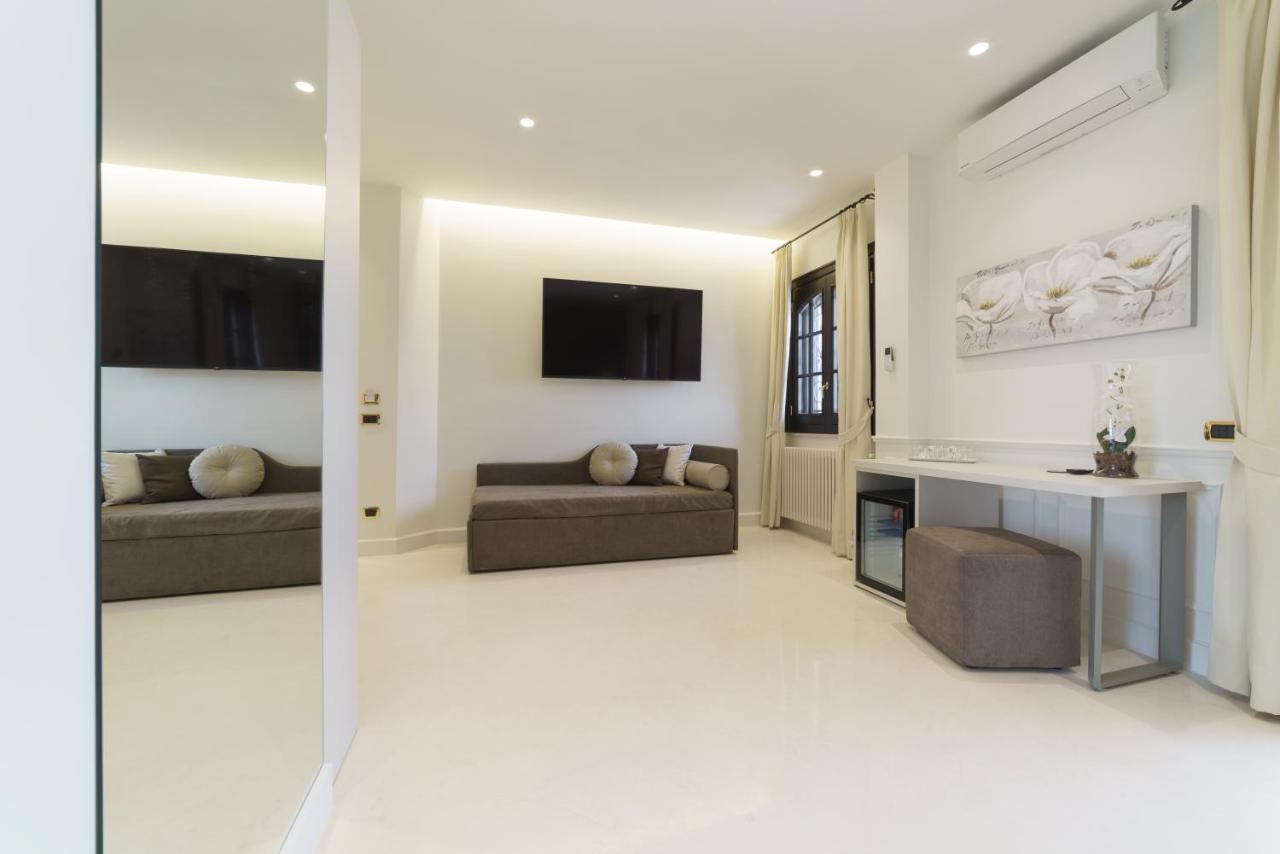 Caffetteria Luca Suite & Rooms บรอนเต ภายนอก รูปภาพ