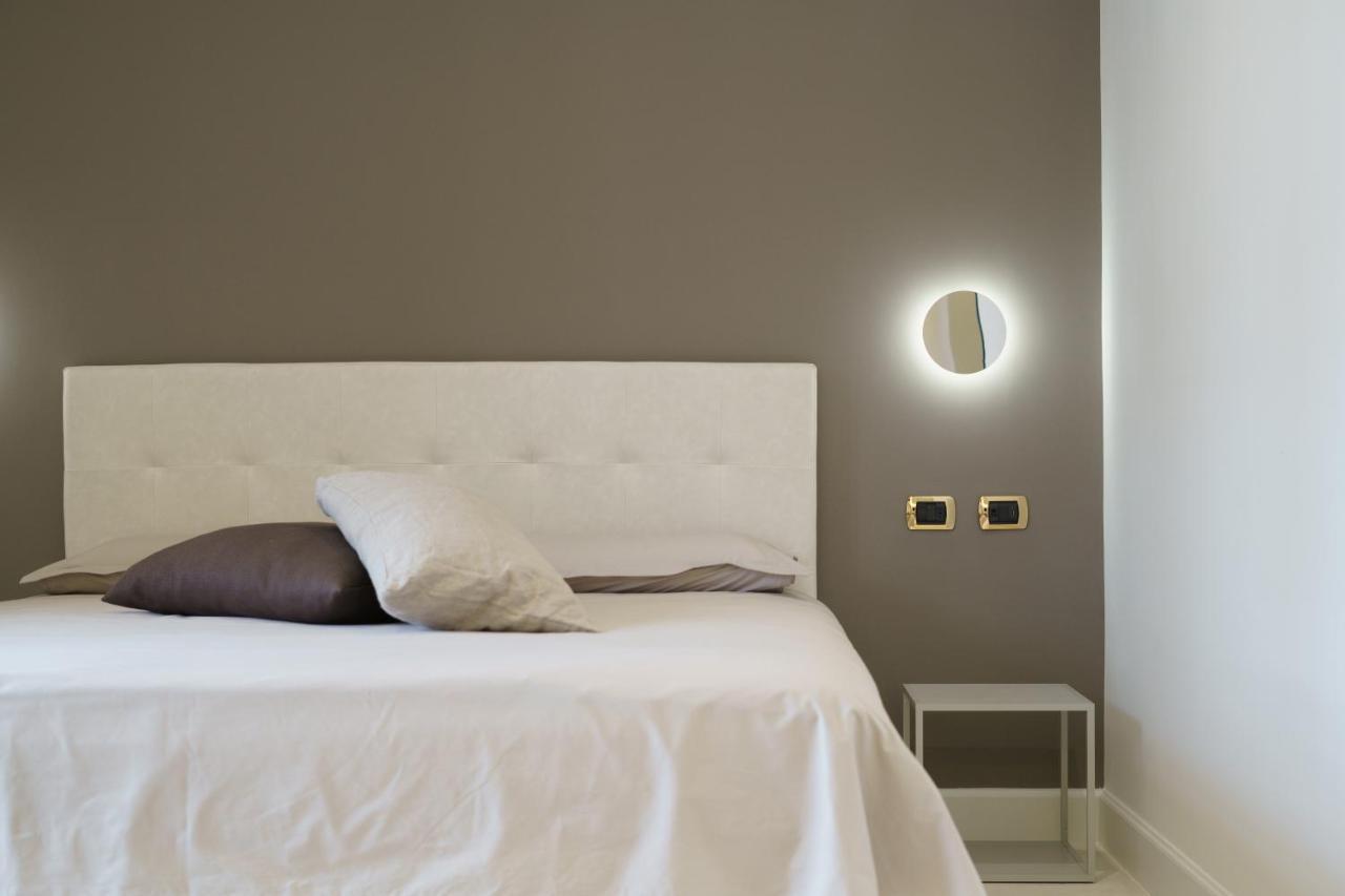 Caffetteria Luca Suite & Rooms บรอนเต ภายนอก รูปภาพ