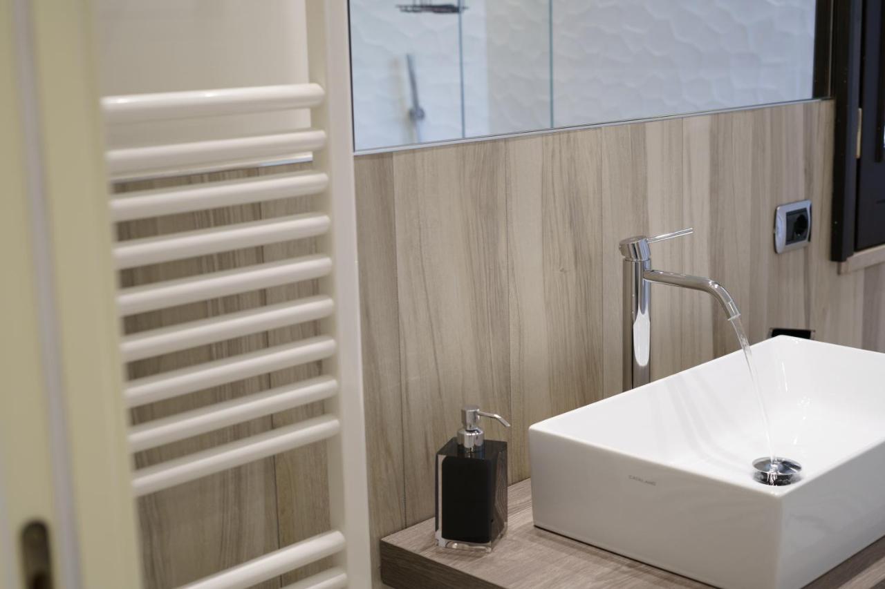Caffetteria Luca Suite & Rooms บรอนเต ภายนอก รูปภาพ