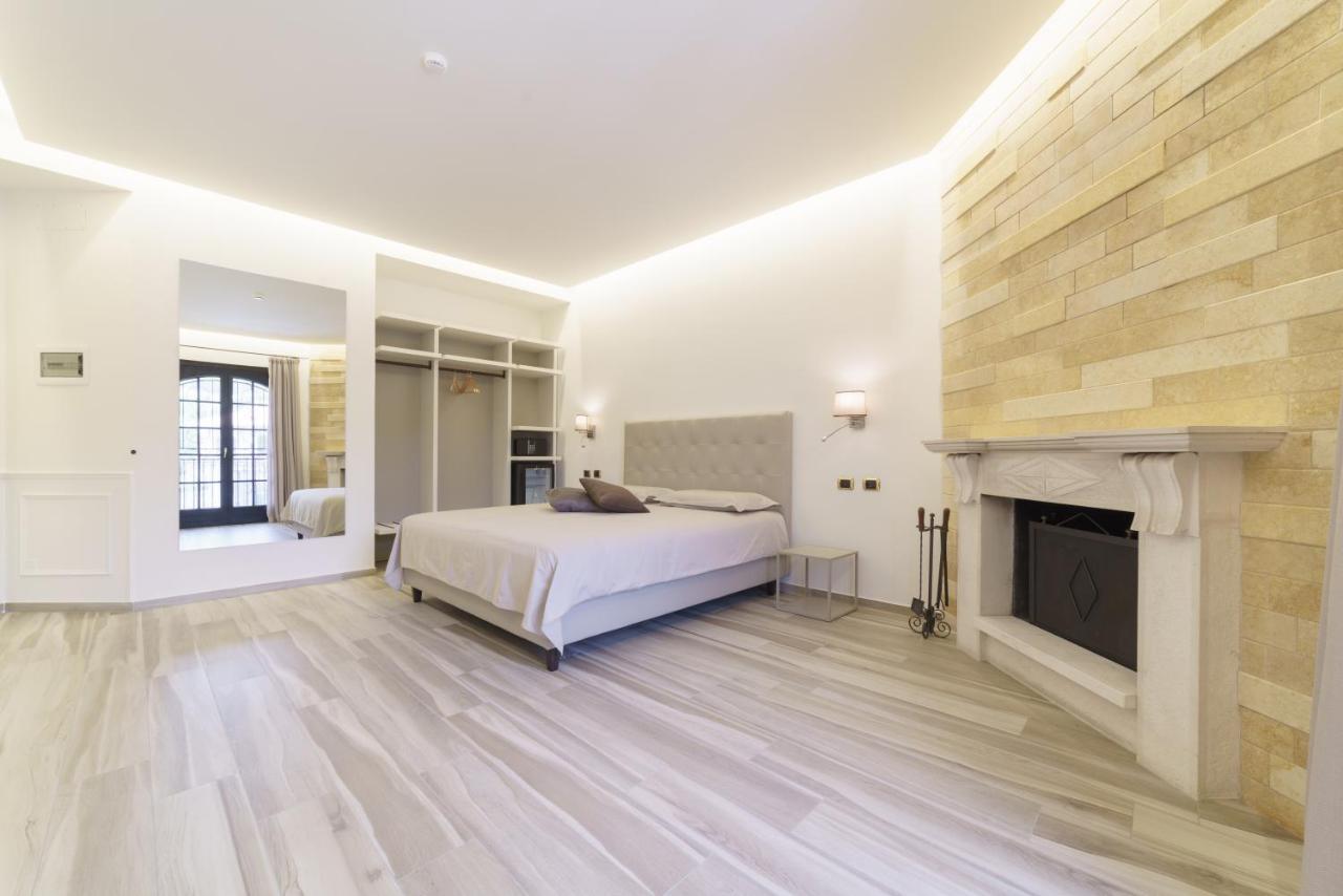 Caffetteria Luca Suite & Rooms บรอนเต ภายนอก รูปภาพ