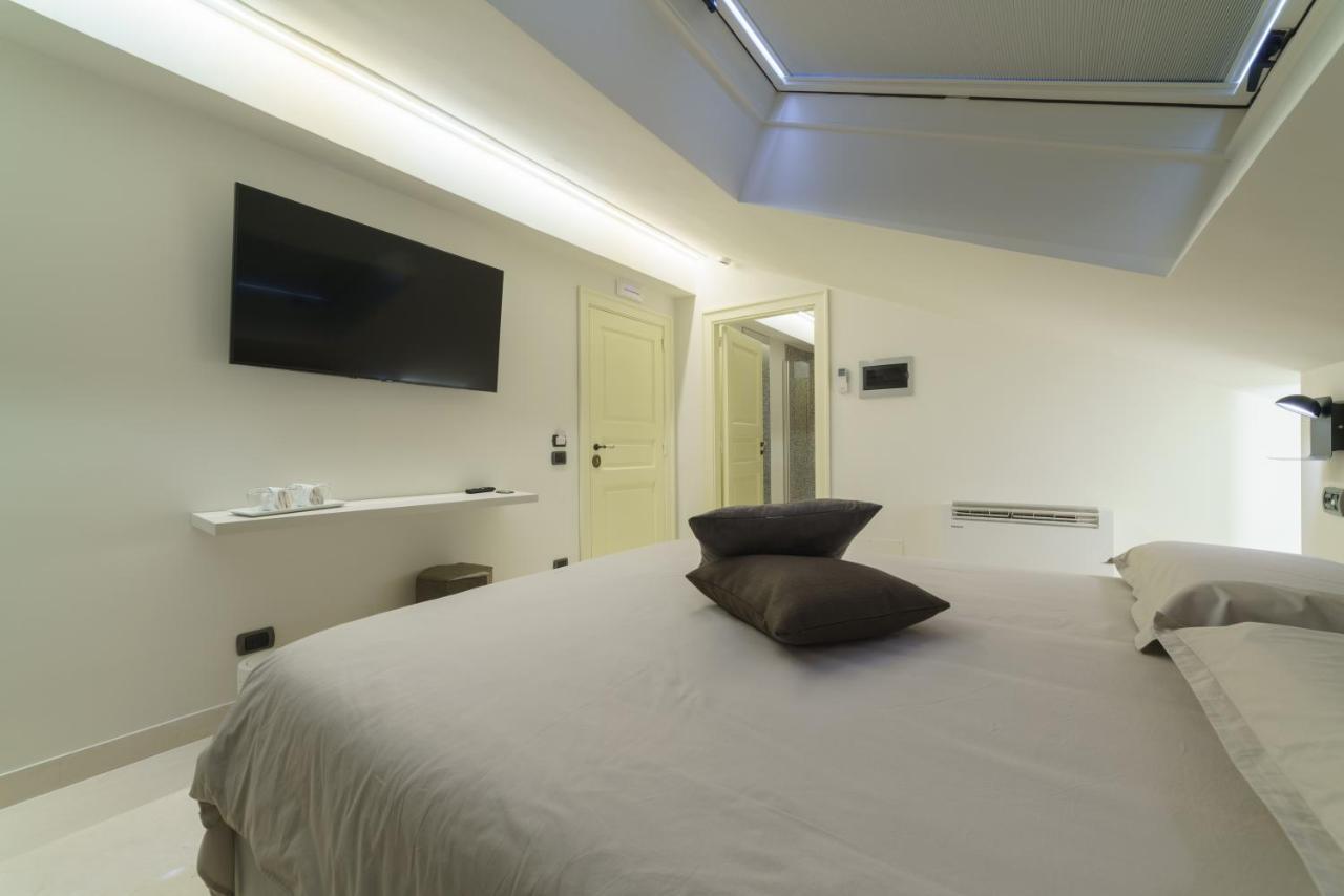 Caffetteria Luca Suite & Rooms บรอนเต ภายนอก รูปภาพ