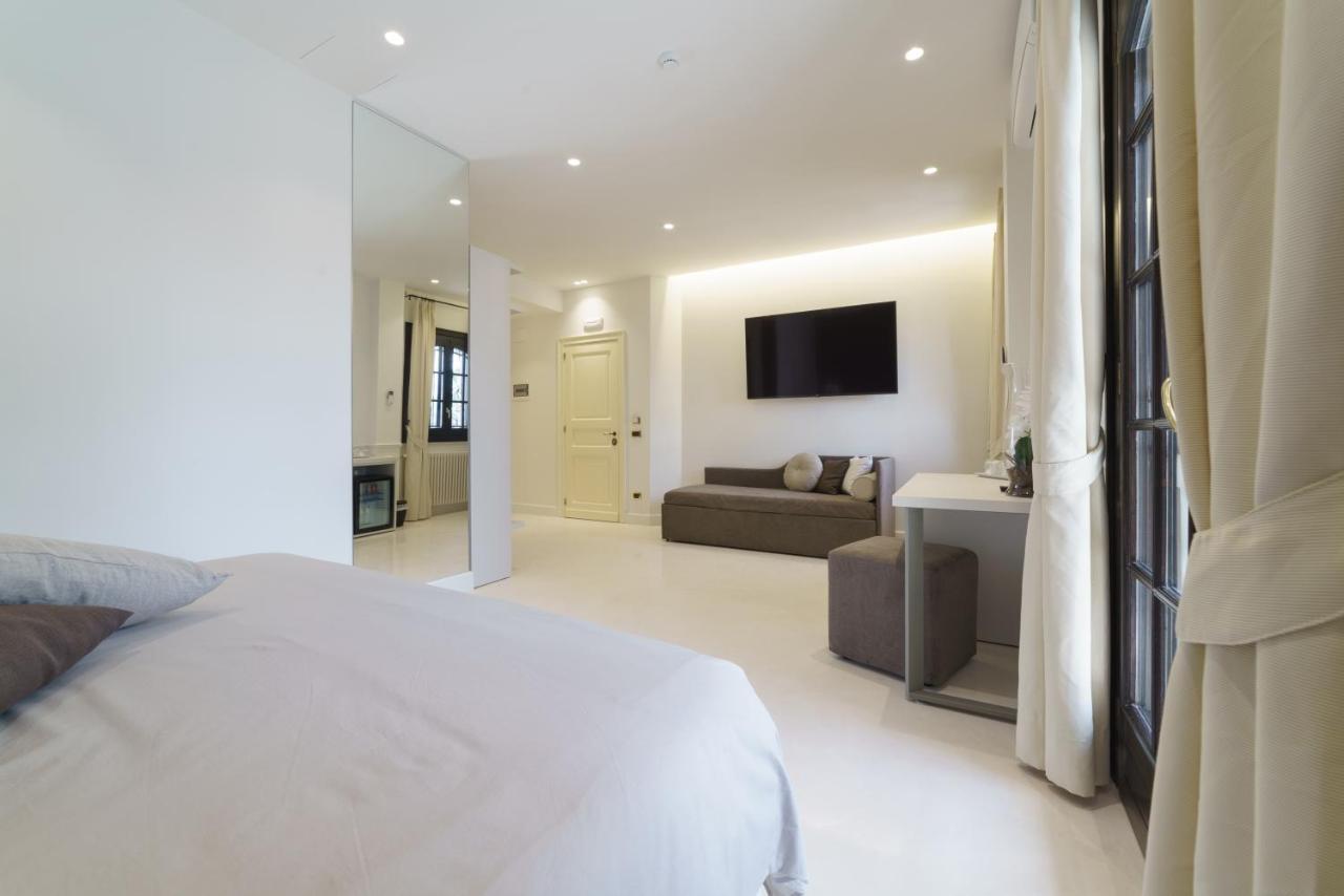 Caffetteria Luca Suite & Rooms บรอนเต ภายนอก รูปภาพ