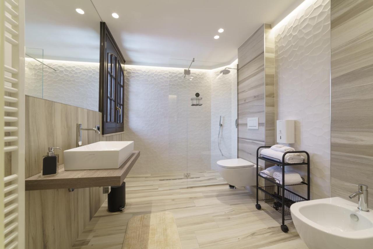 Caffetteria Luca Suite & Rooms บรอนเต ภายนอก รูปภาพ