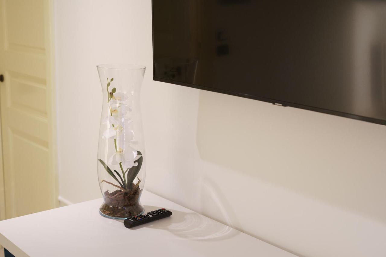 Caffetteria Luca Suite & Rooms บรอนเต ภายนอก รูปภาพ
