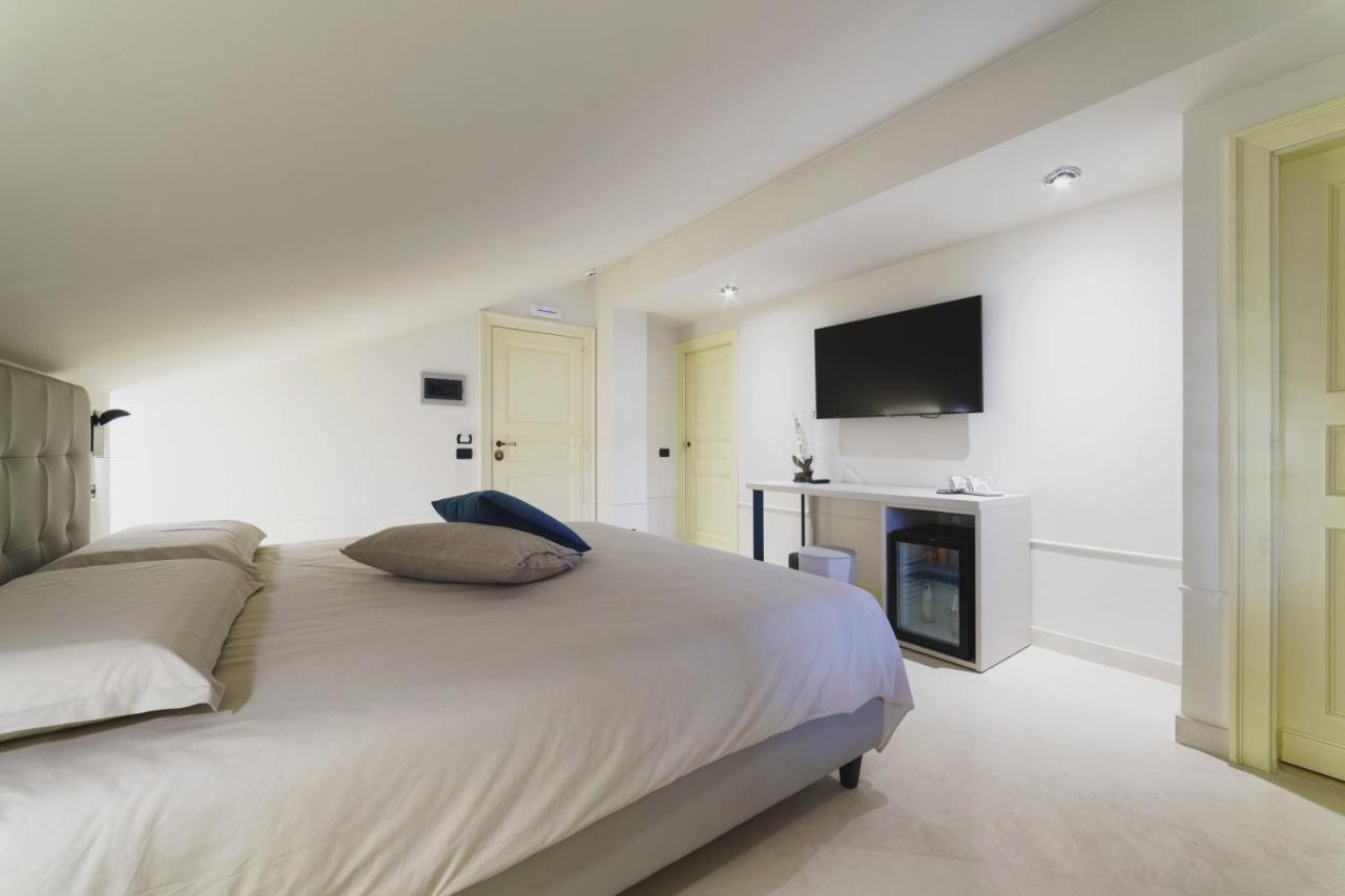 Caffetteria Luca Suite & Rooms บรอนเต ภายนอก รูปภาพ