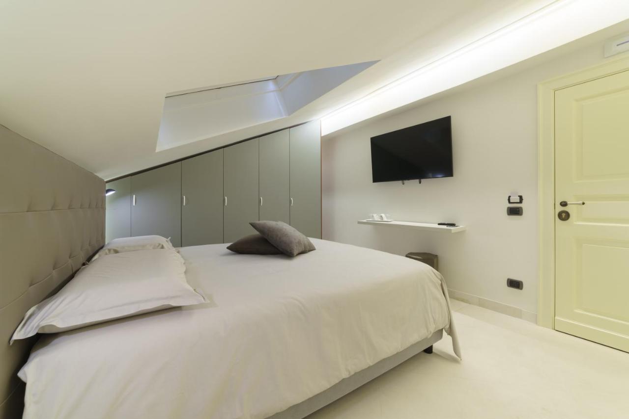 Caffetteria Luca Suite & Rooms บรอนเต ภายนอก รูปภาพ