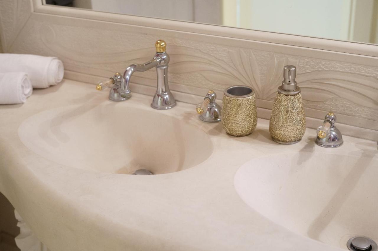 Caffetteria Luca Suite & Rooms บรอนเต ภายนอก รูปภาพ