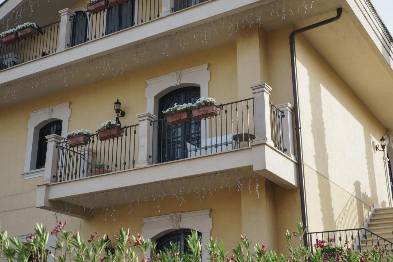 Caffetteria Luca Suite & Rooms บรอนเต ภายนอก รูปภาพ