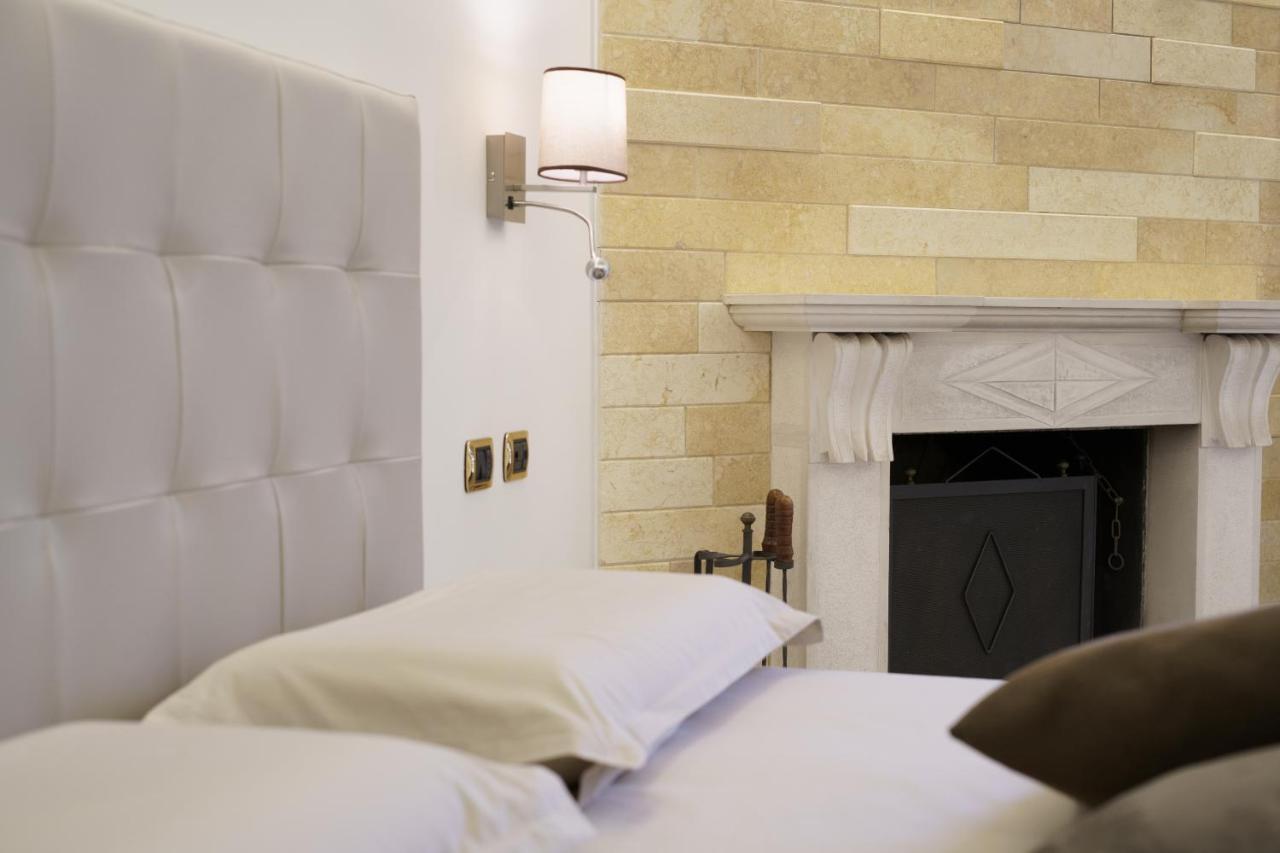 Caffetteria Luca Suite & Rooms บรอนเต ภายนอก รูปภาพ