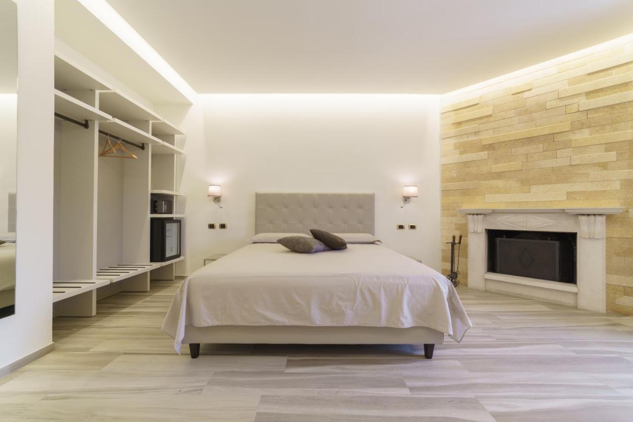 Caffetteria Luca Suite & Rooms บรอนเต ภายนอก รูปภาพ